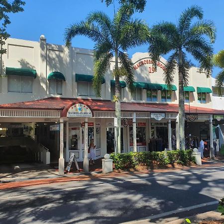 Macrossan House Boutique Holiday Apartments Port Douglas Extérieur photo
