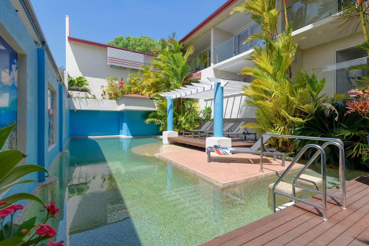 Macrossan House Boutique Holiday Apartments Port Douglas Extérieur photo
