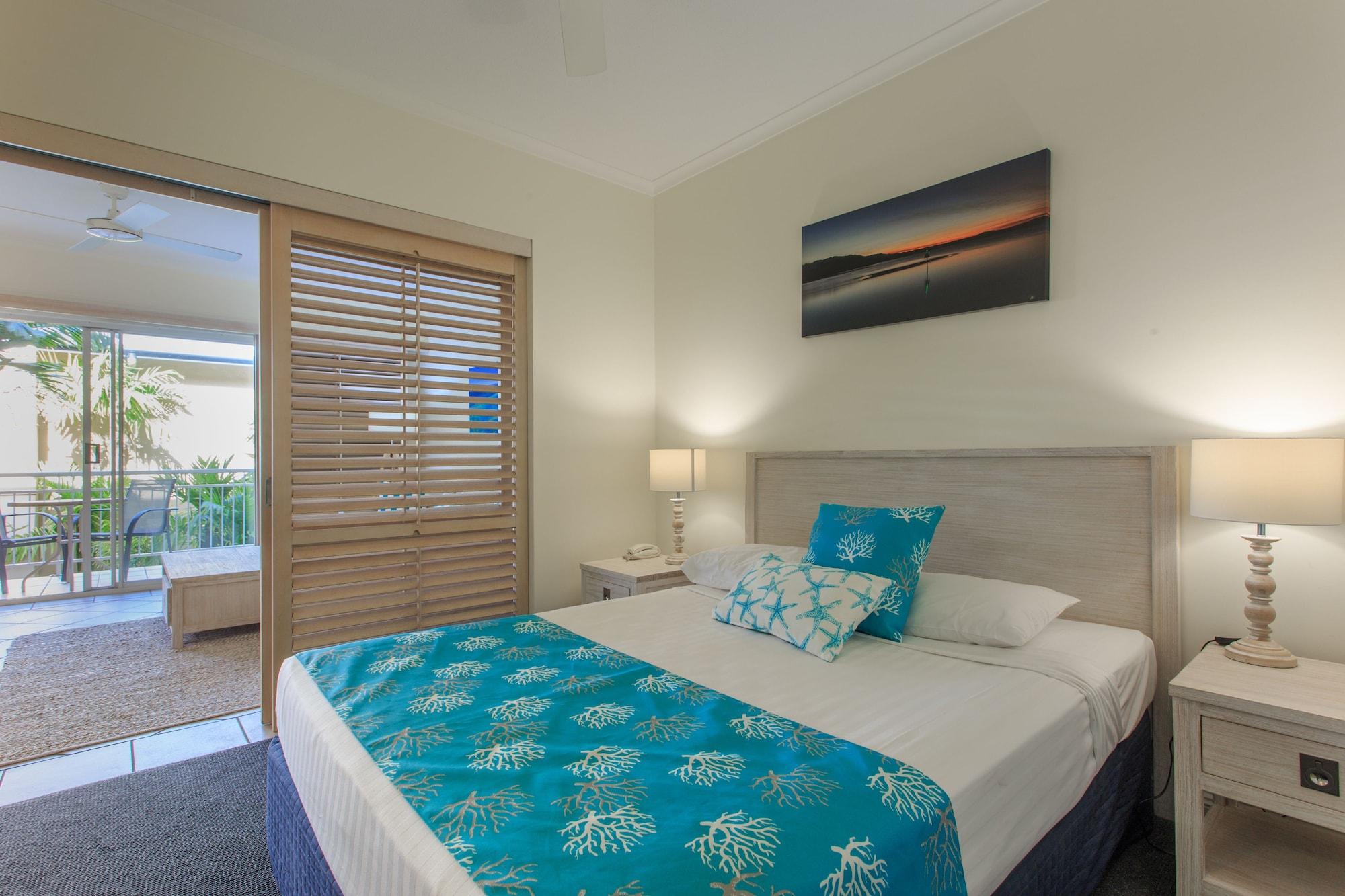 Macrossan House Boutique Holiday Apartments Port Douglas Extérieur photo