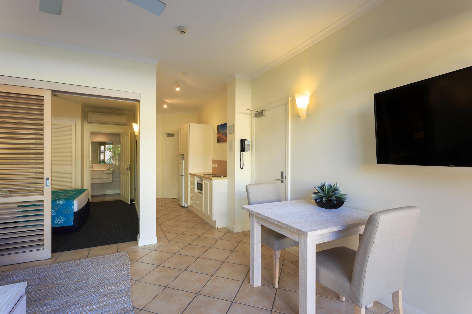 Macrossan House Boutique Holiday Apartments Port Douglas Extérieur photo