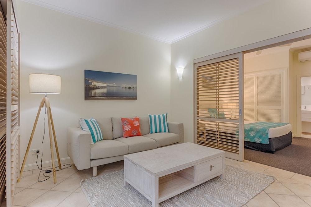 Macrossan House Boutique Holiday Apartments Port Douglas Extérieur photo