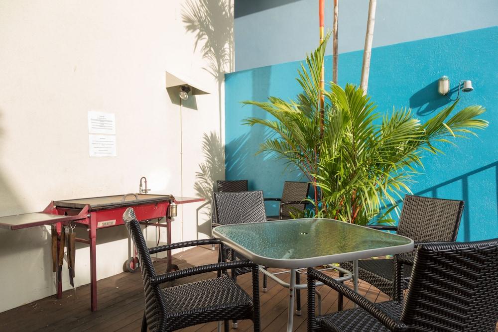 Macrossan House Boutique Holiday Apartments Port Douglas Extérieur photo