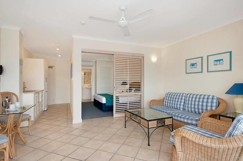 Macrossan House Boutique Holiday Apartments Port Douglas Extérieur photo